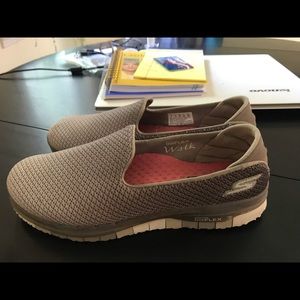 Skechers Go Flex walk Sz 7 Tan. Good condition